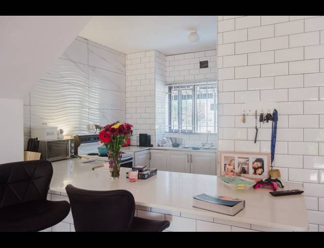 3 BEDROOM TOWNHOUSE FOR SALE IN SCOTTBURGH CENTRAL